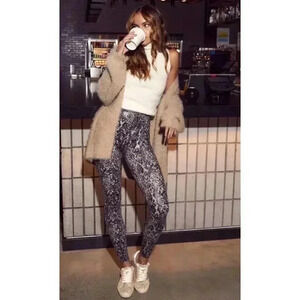 SPANX Women Grey Snake Faux Leather Snakeskin Leggings Size M NWT